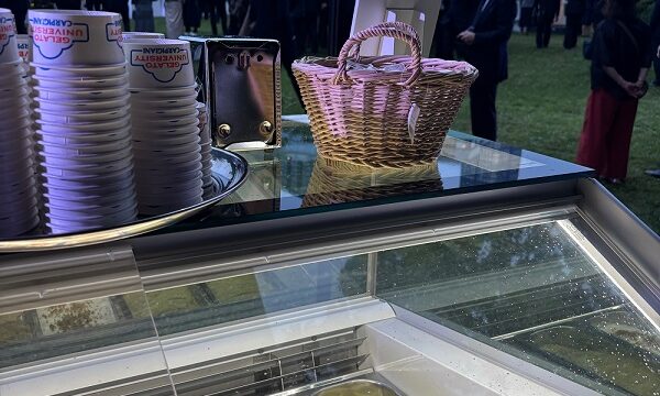 イタリア大使館の祝賀会でジェラートをご提供